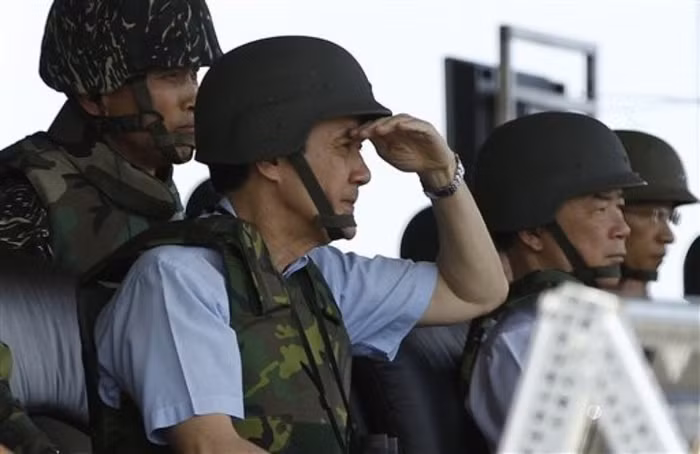 Ông Mã Anh Cửu trực tiếp quan sát tập trận, đồng thời nhấn mạnh: "Vong chiến tất nguy!" - quân đội mà quên nhiệm vụ sẵn sàng chiến đấu, đất nước lâm nguy