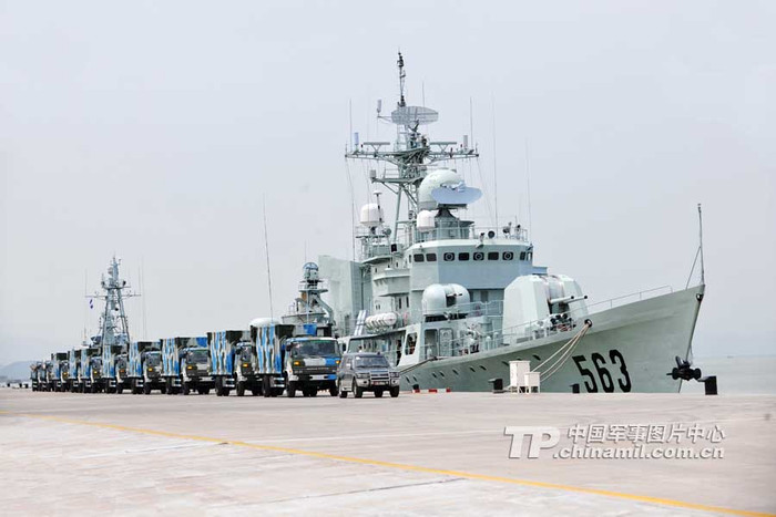 Một chiếc chiến hạm của hạm đội Nam Hải cập cảng Một chiếc chiến hạm của hạm đội Nam Hải cập cảng