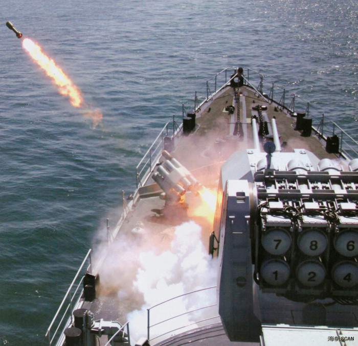 Dàn hỏa tiễn đa nòng trên chiến hạm nhả đạn Dàn hỏa tiễn đa nòng trên chiến hạm nhả đạn