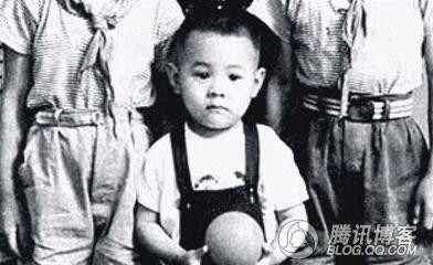 Lý Liên Kiệt là con út trong gia đình 5 anh chị em