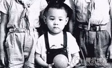 Lý Liên Kiệt là con út trong gia đình 5 anh chị em