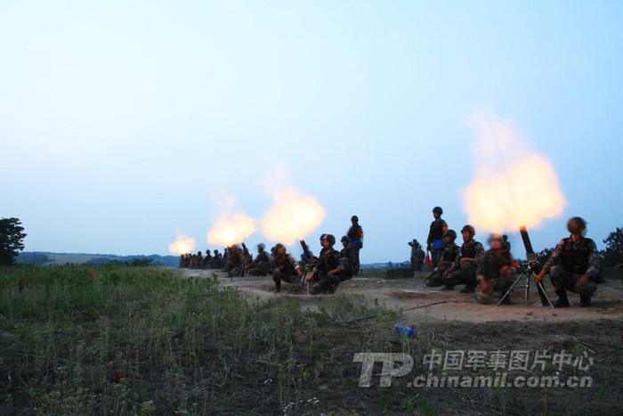 Trận địa súng cối đồng loạt khai hỏa