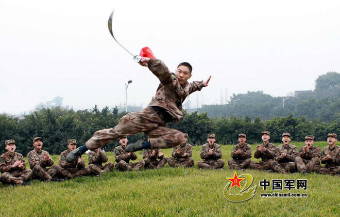 Biểu diễn đơn đao Thiếu Lâm Biểu diễn đơn đao Thiếu Lâm