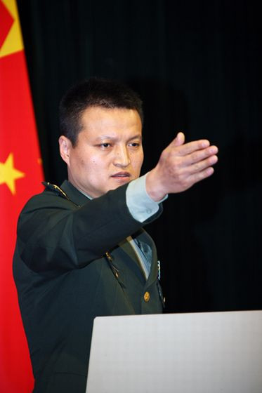 Trong khi phát ngôn ngoại giao, phản đối ngoại giao là công việc của ngành ngoại giao, thì lần đầu tiên người phát ngôn bộ Quốc phòng Trung Quốc cũng lên tiếng phụ họa, cáo buộc Philippines theo những gì ông Lương Quang Liệt - Bộ trưởng phát biểu trước đó (người phát ngôn bộ Quốc phòng Trung Quốc, Dương Vũ Quân lên tiếng chỉ trích Philippines)