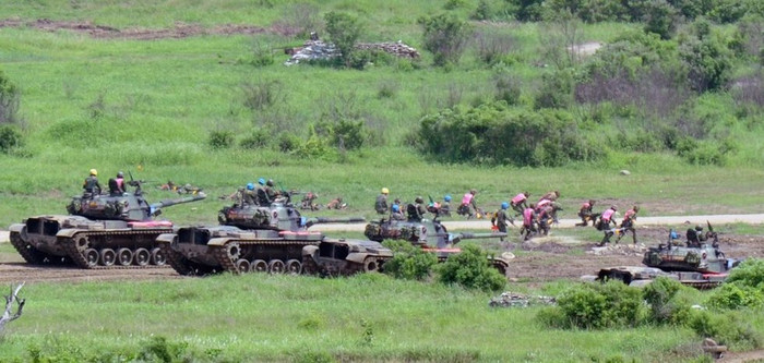 Tăng - thiết giáp yểm trợ bộ binh tấn công