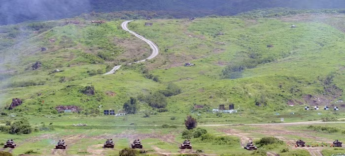 Thao trường tập trận chiều sâu khoảng 2000 m nên không thể đưa dàn tên lửa xe kéo ra "thử đạn"