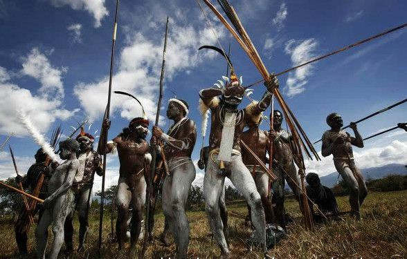 Các cánh quân sử dụng các loại binh khí cổ xưa Các cánh quân sử dụng các loại binh khí cổ xưa