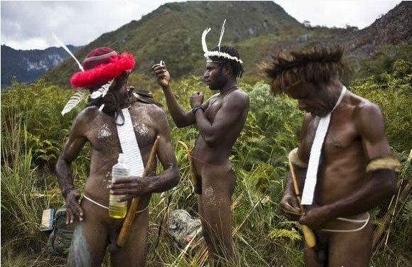 Trang bị của các chiến binh thổ dân Indonesia Trang bị của các chiến binh thổ dân Indonesia