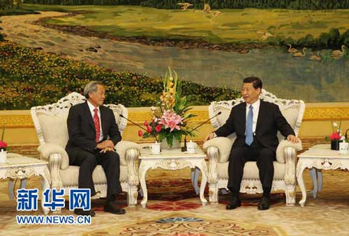 Ông Tập Cận Bình, người được cho là sẽ thay thế ông Hồ Cẩm Đào trong khóa 18 đảng CSTQ làm Tổng bí thư, Chủ tịch nước, Chủ tịch Quân ủy trung ương tiếp Bộ trưởng Quốc phòng Singapore cho thấy Bắc Kinh đặc biệt coi trọng vai trò của quốc đảo này trong khu vực Đông Nam Á