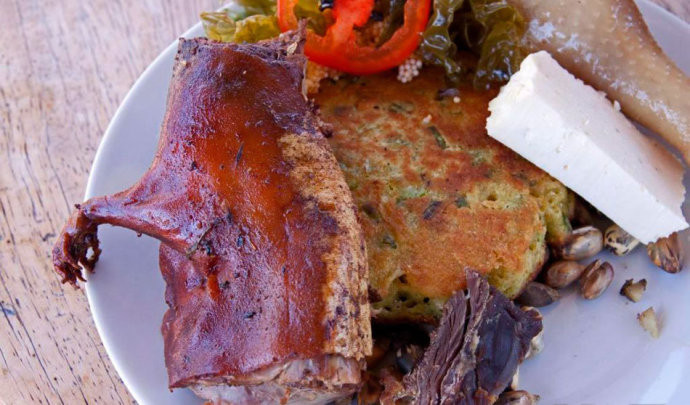 Một suất ăn có cả thịt chuột, thịt gà Một suất ăn có cả thịt chuột, thịt gà