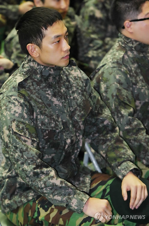 Hầu hết các ngôi sao nổi tiếng trong làng giải trí Hàn Quốc đều vui vẻ thực hiện nghĩa vụ quân sự. Đối với họ, cầm súng bảo vệ Tổ quốc là một nghĩa vụ thiêng liêng Hầu hết các ngôi sao nổi tiếng trong làng giải trí Hàn Quốc đều vui vẻ thực hiện nghĩa vụ quân sự. Đối với họ, cầm súng bảo vệ Tổ quốc là một nghĩa vụ thiêng liêng