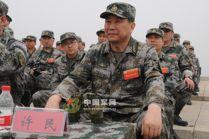 Hứa Dân, đại tá, quan sát diễn tập