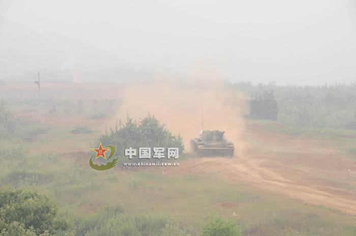 Lực lượng tăng thiết giáp cơ động tấn công mục tiêu