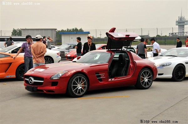 Siêu xe trở thành một trong những biểu tượng của đẳng cấp đại gia Trung Quốc thời mở cửa Siêu xe trở thành một trong những biểu tượng của đẳng cấp đại gia Trung Quốc thời mở cửa