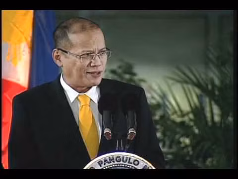 Bảo vệ toàn vẹn chủ quyền lãnh hải đối với Scarborough trước âm mưu của Trung Quốc là một trong những nhiệm vụ quan trọng của một nguyên thủ quốc gia như Tổng thống Philippines, tuy nhiên việc tuyên bố, phản ứng ngoại giao chính thức nên để cho người phát ngôn Bộ Ngoại giao thực hiện, Ngoại trưởng và Tổng thống mới có khoảng lùi phù hợp để đàm phán