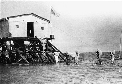 Nhà dàn Trung Quốc xây dựng trái phép tại Trường Sa thời kỳ mới chiếm đóng Nhà dàn Trung Quốc xây dựng trái phép tại Trường Sa thời kỳ mới chiếm đóng