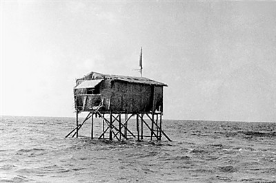 Chòi canh binh lính Trung Quốc xây dựng trộm trên một điểm đá thuộc quần đảo Trường Sa hồi mới chiếm đóng trái phép Chòi canh binh lính Trung Quốc xây dựng trộm trên một điểm đá thuộc quần đảo Trường Sa hồi mới chiếm đóng trái phép