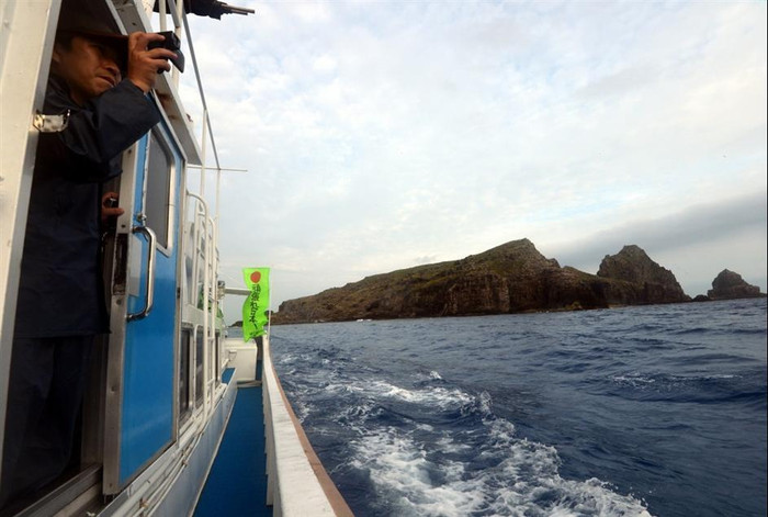 Ngắm Senkaku từ cửa sổ khoang tàu Ngắm Senkaku từ cửa sổ khoang tàu