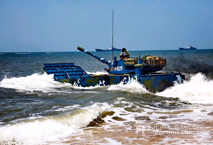 Cuộc diễn tập của lữ đoàn chiến xa lội nước hải quân Trung Quốc diễn ra tại một vùng biển thuộc khu vực tỉnh Quảng Đông