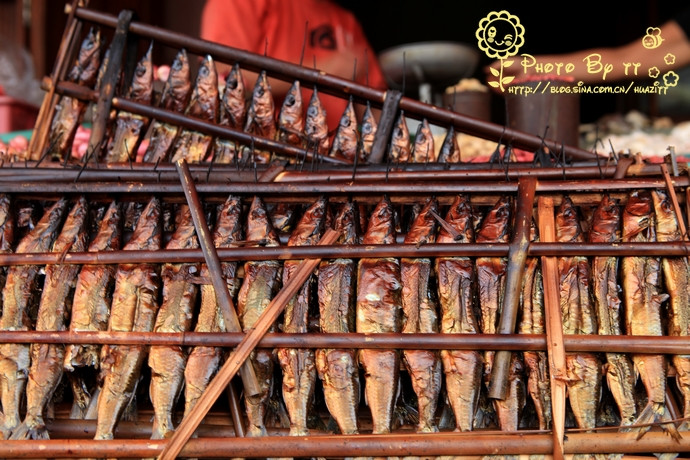 Cá là sản vật phổ biến ở Indonesia và xuất hiện thường xuyên trong bữa ăn mỗi ngày Cá là sản vật phổ biến ở Indonesia và xuất hiện thường xuyên trong bữa ăn mỗi ngày