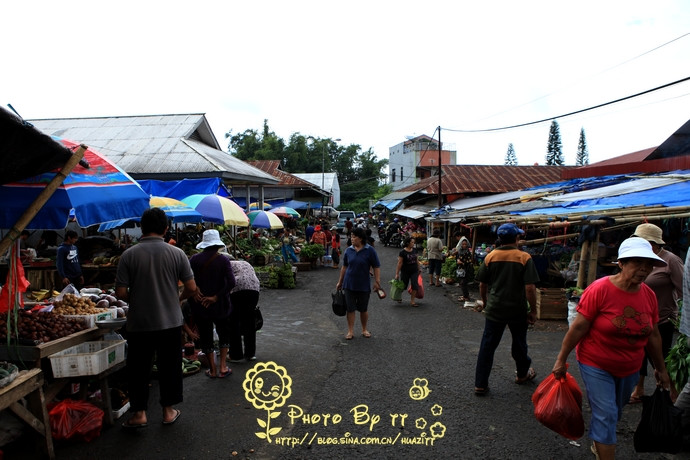 Một phiên chợ vùng ven Một phiên chợ vùng ven