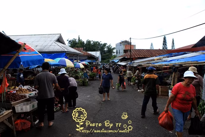 Một phiên chợ vùng ven