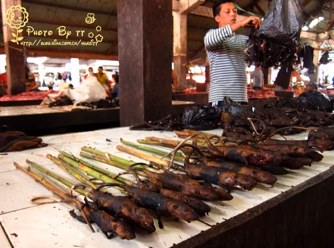 Chuột xiên que nướng, đặc sản của phiên chợ nhưng lại là nỗi khiếp sợ của không ít du khách