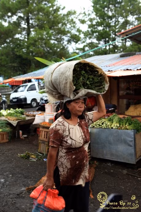 Chợ búa, cơm nước là một công việc thường nhật của nhiều phụ nữ Indonesia