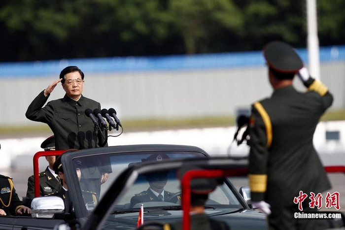 Chào báo cáo Tổng tư lệnh các lực lượng vũ trang - nguyên thủ quốc gia Chào báo cáo Tổng tư lệnh các lực lượng vũ trang - nguyên thủ quốc gia