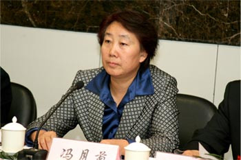 Bà Phùng Nguyệt Cúc triệu tập họp toàn ngành, tuyên bố nghiêm cấm cưỡng chế phá thai để hoàn thành chỉ tiêu, thành tích thi đua Bà Phùng Nguyệt Cúc triệu tập họp toàn ngành, tuyên bố nghiêm cấm cưỡng chế phá thai để hoàn thành chỉ tiêu, thành tích thi đua