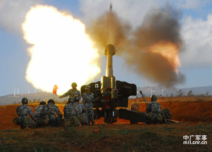 Lực lượng pháo binh quân khu Thành Đô diễn tập bắn đạn thật