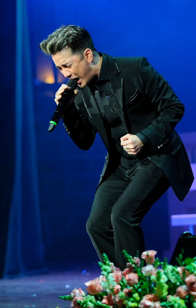 Qua phần 2 của liveshow, không còn ”sống” trong cảm xúc của một anh chàng học sinh nữa, Mr Đàm bắt đầu “bộc lộ” đúng chất “máu lửa” của mình Qua phần 2 của liveshow, không còn ”sống” trong cảm xúc của một anh chàng học sinh nữa, Mr Đàm bắt đầu “bộc lộ” đúng chất “máu lửa” của mình