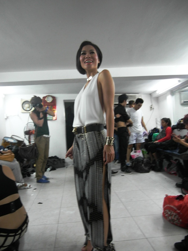 Thu Minh vui vẻ: “Chắc có lẽ tôi có đời sống nhẹ nhàng, đầu óc lúc nào cũng thoải mái nên giữ được nét tươi trẻ như bạn thấy!”.