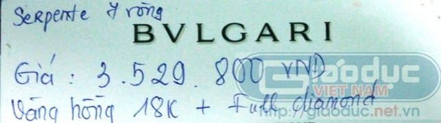 Giá của chiếc đồng hồ Bvlgari Serpenti 7 được đại diện cửa hàng ghi trên tờ danh thiếp (người đại diện này ghi tắt cho gọn, bớt 3 số 0 ở cuối)