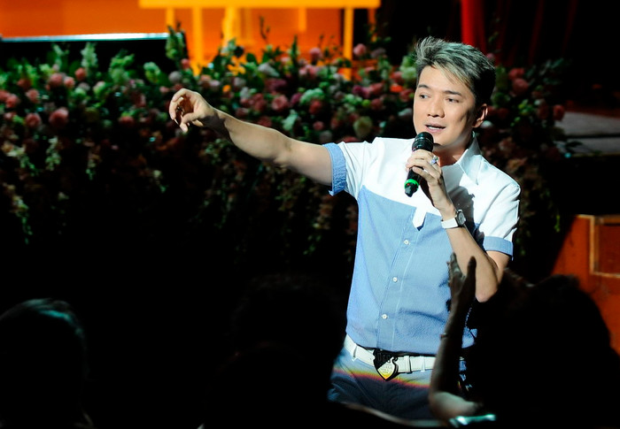 Trước khi chuyển sang phần 2 của chương trình, đưa khán giả ra khỏi mùa hè thương nhớ của tuổi học trò, Đàm đã hát ca khúc Vĩnh biệt mùa hè, Tuổi hồng thơ ngây. Trước khi chuyển sang phần 2 của chương trình, đưa khán giả ra khỏi mùa hè thương nhớ của tuổi học trò, Đàm đã hát ca khúc Vĩnh biệt mùa hè, Tuổi hồng thơ ngây.