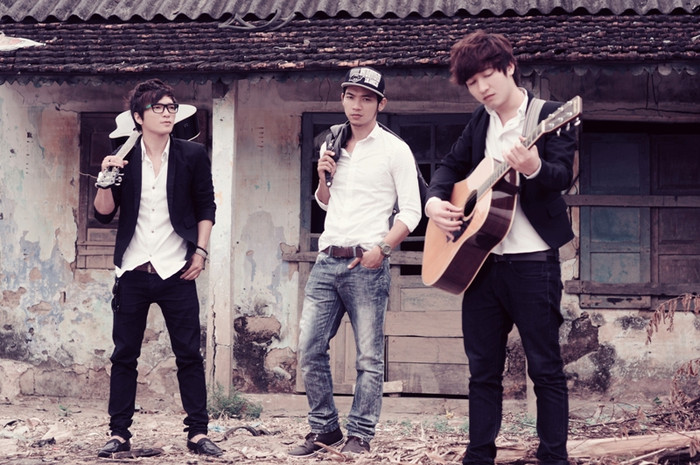 It's time là nhóm nhạc nam "sạch sẽ", không vướng vào scandal và "đi" trên con đường nghệ thuật bằng chính "đôi chân" của mình. It's time là nhóm nhạc nam "sạch sẽ", không vướng vào scandal và "đi" trên con đường nghệ thuật bằng chính "đôi chân" của mình.