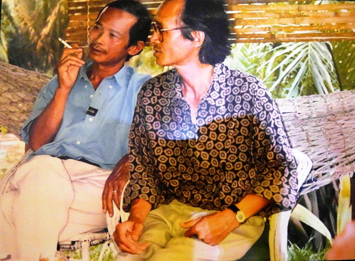 Cũng theo lời ca sĩ Lan Ngọc: “Tính anh Sơn hiền, hoà nhã nên được bạn bè yêu quý”. Cũng theo lời ca sĩ Lan Ngọc: “Tính anh Sơn hiền, hoà nhã nên được bạn bè yêu quý”.