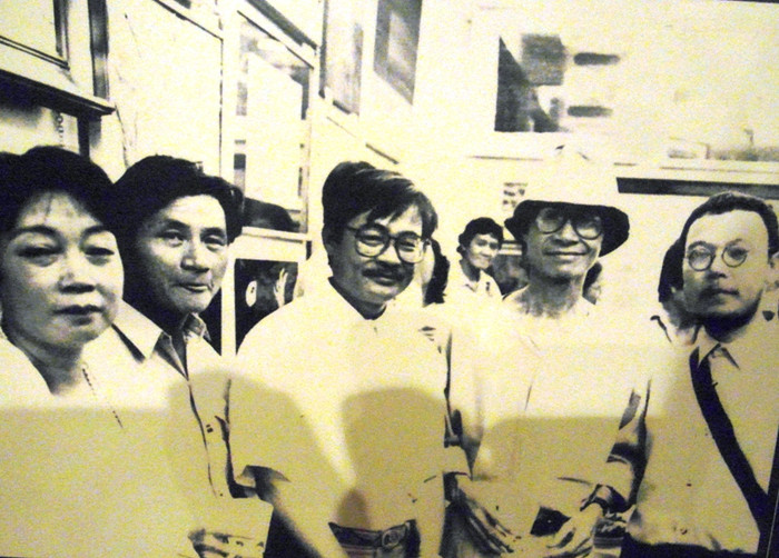 Trong hành trình “ở trọ” giữa cuộc đời, trước ngày về “cát bụi”, bước chân của ông luôn ấm áp tình bạn bè. Trong hành trình “ở trọ” giữa cuộc đời, trước ngày về “cát bụi”, bước chân của ông luôn ấm áp tình bạn bè.