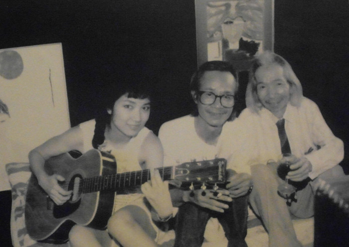 Đến lúc này, cả nhạc sĩ Trịnh Công Sơn và nhạc sĩ Văn Cao (bìa phải) đã phiêu du, ngồi đối ẩm cùng nhau ở cõi thiên thai. Hai ông là đôi bạn tâm giao lúc sinh thời. Đến lúc này, cả nhạc sĩ Trịnh Công Sơn và nhạc sĩ Văn Cao (bìa phải) đã phiêu du, ngồi đối ẩm cùng nhau ở cõi thiên thai. Hai ông là đôi bạn tâm giao lúc sinh thời.