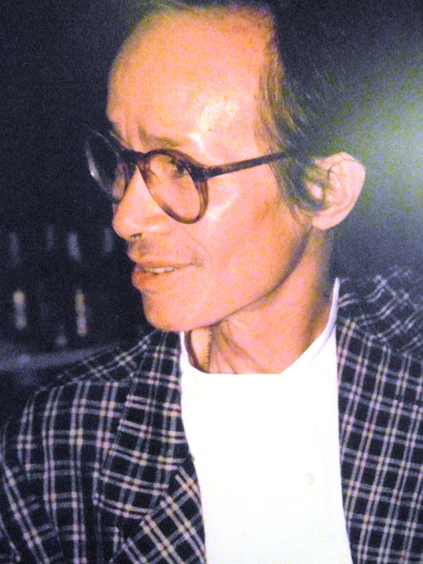 Nụ cười hiền lành của nhạc sĩ Trịnh Công Sơn. Nụ cười hiền lành của nhạc sĩ Trịnh Công Sơn.