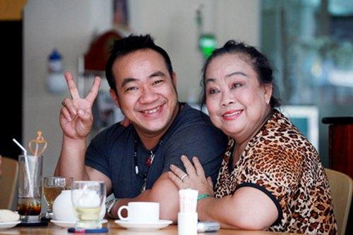 Diễn viên Hiếu Hiền và mẹ, NSƯT Kim Ngọc. Lúc bà còn sống, hai mẹ con như hình với bóng. >> Nhìn lại đường tình duyên Tăng Thanh Hà trước khi kết hôn Diễn viên Hiếu Hiền và mẹ, NSƯT Kim Ngọc. Lúc bà còn sống, hai mẹ con như hình với bóng. >> Nhìn lại đường tình duyên Tăng Thanh Hà trước khi kết hôn