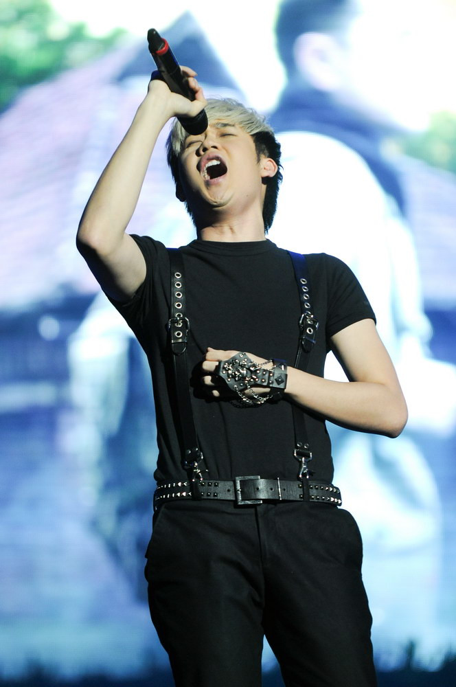 Anh học trò “quậy Dương Triệu Vũ trong ca khúc Còn mãi nồng nàn. Anh học trò “quậy Dương Triệu Vũ trong ca khúc Còn mãi nồng nàn.