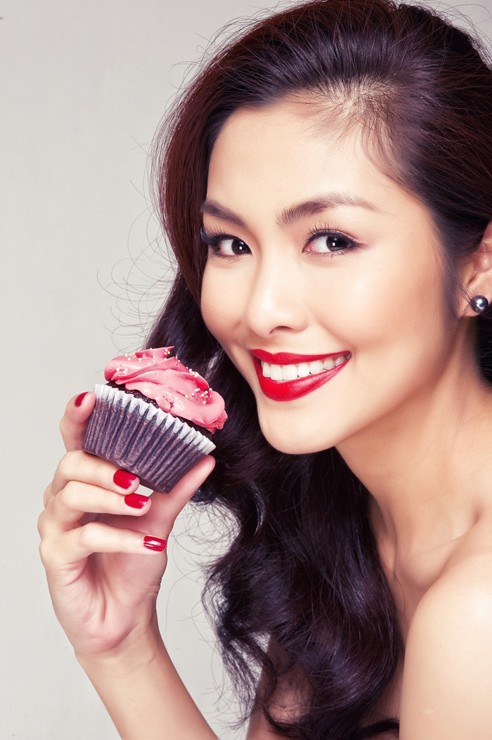 Tăng Thanh Hà sỡ hưu một gương mặt đẹp rất sang trọng,đặc biệt là nụ cười. Nụ cười trong ngần của cô được cho là nụ cười đẹp nhất Việt Nam. Tăng Thanh Hà sỡ hưu một gương mặt đẹp rất sang trọng,đặc biệt là nụ cười. Nụ cười trong ngần của cô được cho là nụ cười đẹp nhất Việt Nam.