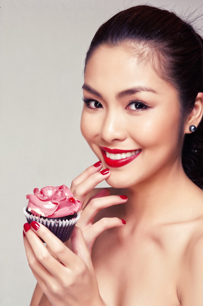 Tăng Thanh Hà là diễn viên được mọi người quan tâm hiện nay, nhất là sau khi có tin cô sắp kết hôn. Tăng Thanh Hà là diễn viên được mọi người quan tâm hiện nay, nhất là sau khi có tin cô sắp kết hôn.