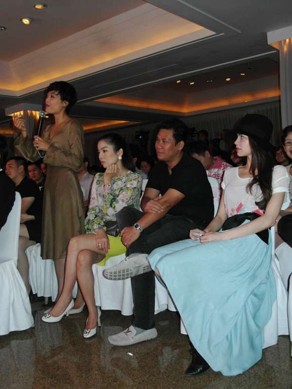 Hồ Ngọc Hà thích thú nghe diễn viên Hồng Ánh khen tài diễn xuất của Mr Đàm.