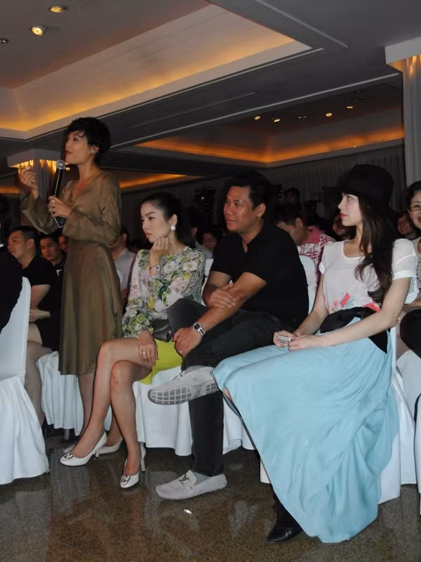 Hồ Ngọc Hà thích thú nghe diễn viên Hồng Ánh khen tài diễn xuất của Mr Đàm.