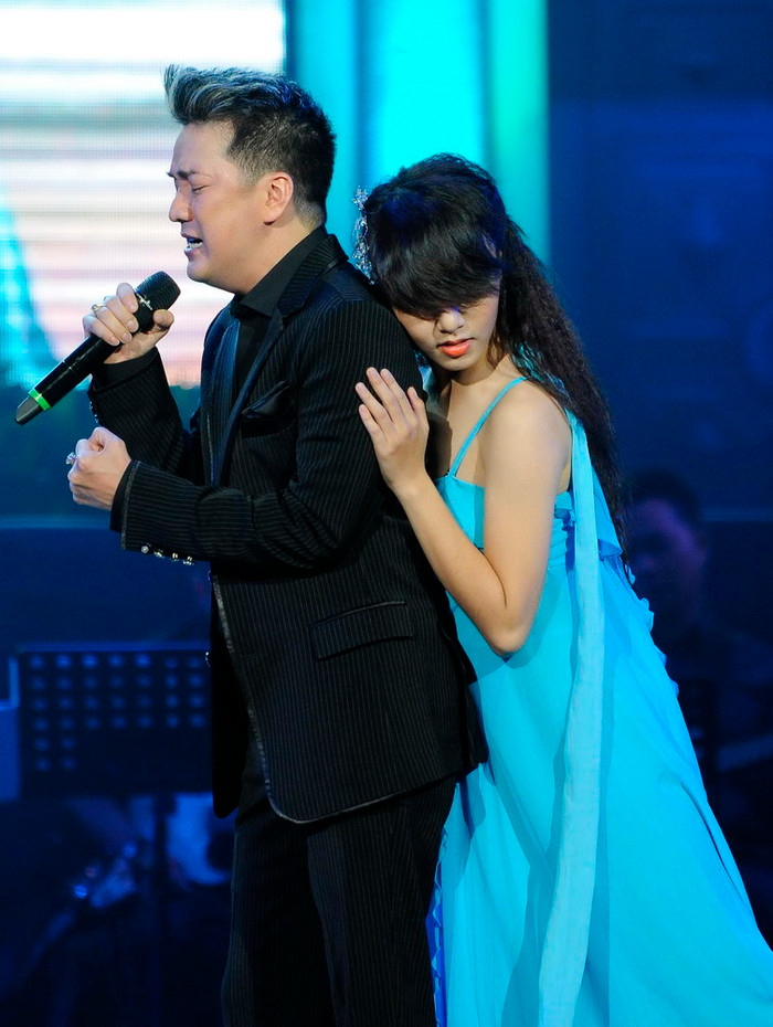 Khán gỉa đã yêu cầu Mr Đàm hát những ca khúc "tủ": Nửa vầng trăng, Cuộc tình đã mất, Biết nói gì đây, Niệm khúc cuối, đường buồn ta hỡi, Hạnh phúc lang thang, Vì tôi là linh mục, Liên khúc Bay đi cánh chim biển – Bao giờ cho biết tương tư… Khán gỉa đã yêu cầu Mr Đàm hát những ca khúc "tủ": Nửa vầng trăng, Cuộc tình đã mất, Biết nói gì đây, Niệm khúc cuối, đường buồn ta hỡi, Hạnh phúc lang thang, Vì tôi là linh mục, Liên khúc Bay đi cánh chim biển – Bao giờ cho biết tương tư…