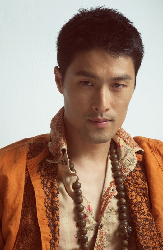 Gương mặt góc cạnh đầy nam tính, cùng lối diễn xuất sinh động của Trí Nguyễn đã gây ấn tượng với khán giả trong nước ngay lần xuất hiện đầu tiên này. Gương mặt góc cạnh đầy nam tính, cùng lối diễn xuất sinh động của Trí Nguyễn đã gây ấn tượng với khán giả trong nước ngay lần xuất hiện đầu tiên này.