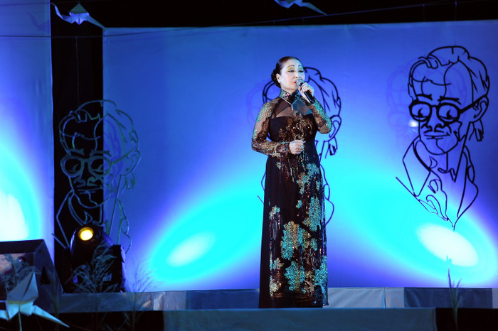 Lúc sinh thời, nhạc sĩ Trịnh Công Sơn yêu thương ca sĩ Lan Ngọc như người em gái. 11 năm nay, kể từ ngày mất của ông, chị luôn có mặt trong đêm nhạc tưởng nhớ... Ảnh: Lý Võ Phú Hưng