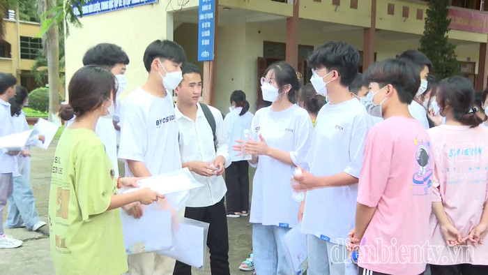 Năm 2022, kết quả thi tốt nghiệp trung học phổ thông của Điện Biên xếp thứ 51/63 tỉnh, thành phố, tăng 4 bậc so với kết quả thi năm 2021. Ảnh minh họa: Dienbien.tv.vn Năm 2022, kết quả thi tốt nghiệp trung học phổ thông của Điện Biên xếp thứ 51/63 tỉnh, thành phố, tăng 4 bậc so với kết quả thi năm 2021. Ảnh minh họa: Dienbien.tv.vn